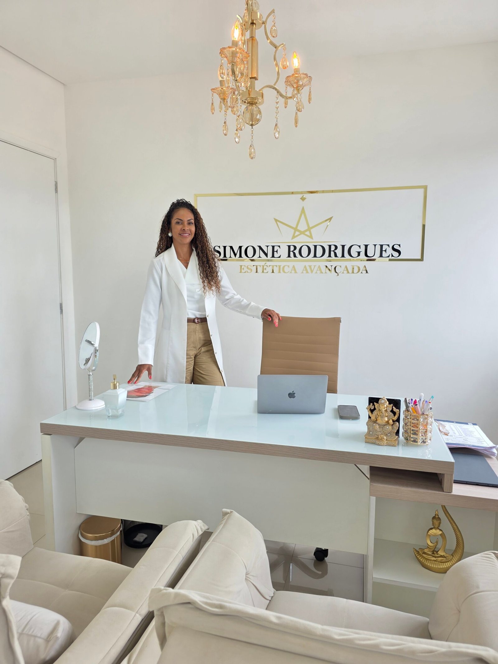 Fachada e interior da Clínica Simone Rodrigues